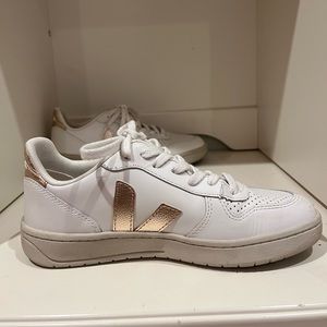 Women's veja v-10 white & gold sneaker